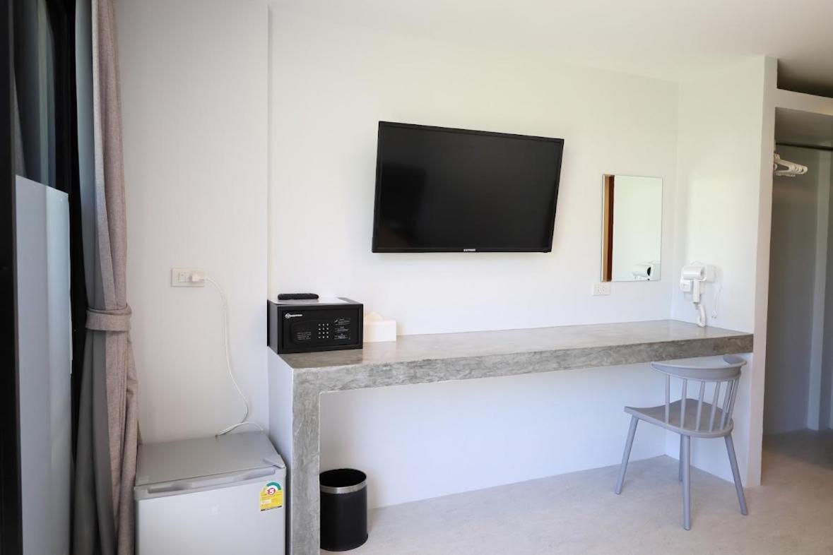 Y House Patong Vandrarhem Exteriör bild